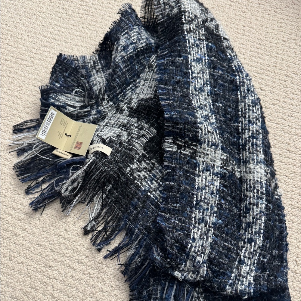 NWT-Burberry scarf🧣